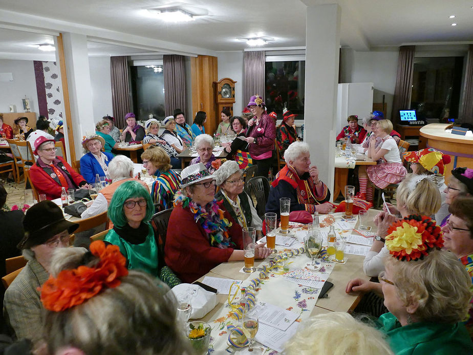 Frauenkarneval der kfd im Landhotel Weinrich (Foto: Karl-Franz Thiede)